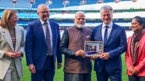 PM Modi gifts Steve Waugh two-decade-old photograph of their first meeting during MCG visit