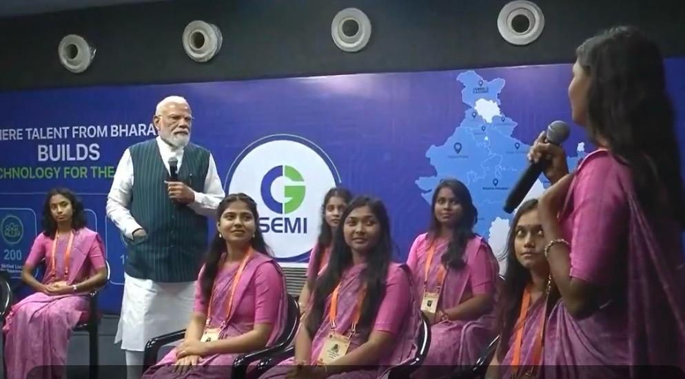 पीएम मोदी ने गुजरात के चिप संयंत्र में महिलाओं की भागीदारी को सराहा, कहा-‘हमारी युवा शक्ति पर गर्व’