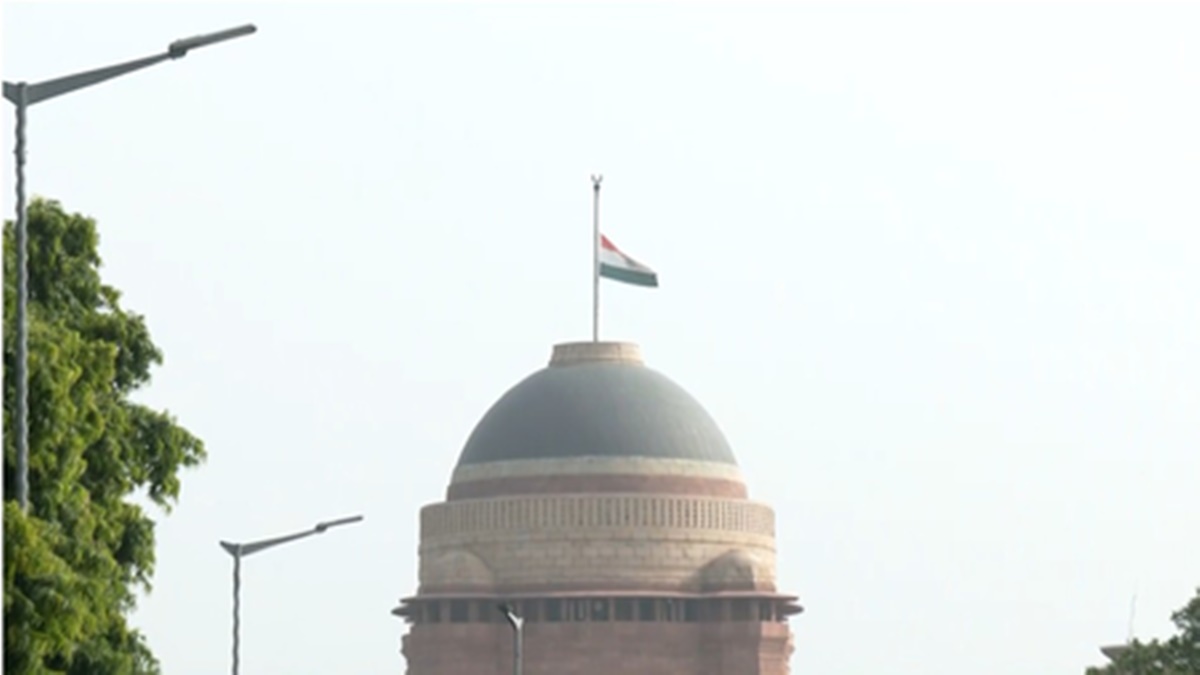 कतर के पूर्व अमीर खलीफा अल थानी के निधन पर भारत ने जताया शोक, तीन शहरों में आधा झुका तिरंगा
