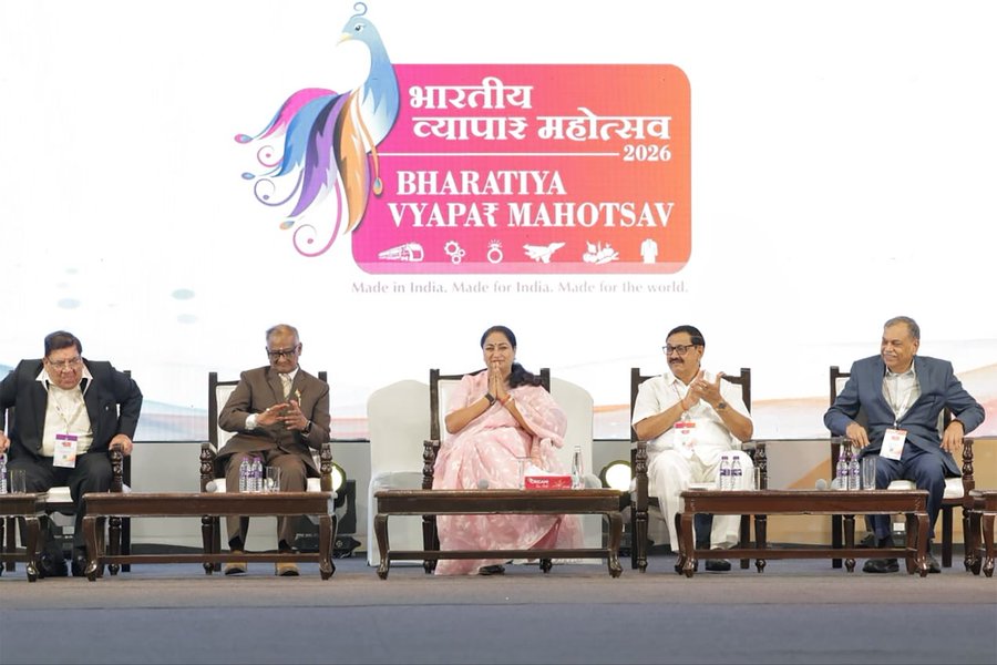 स्वदेशी अब आत्मनिर्भर भारत का आत्मविश्वास, व्यापारियों के साथ खड़ी है दिल्ली सरकार: सीएम रेखा गुप्ता