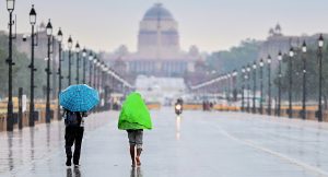 दिल्ली-एनसीआर में बारिश का दौर जारी, मौसम हुआ सुहावना