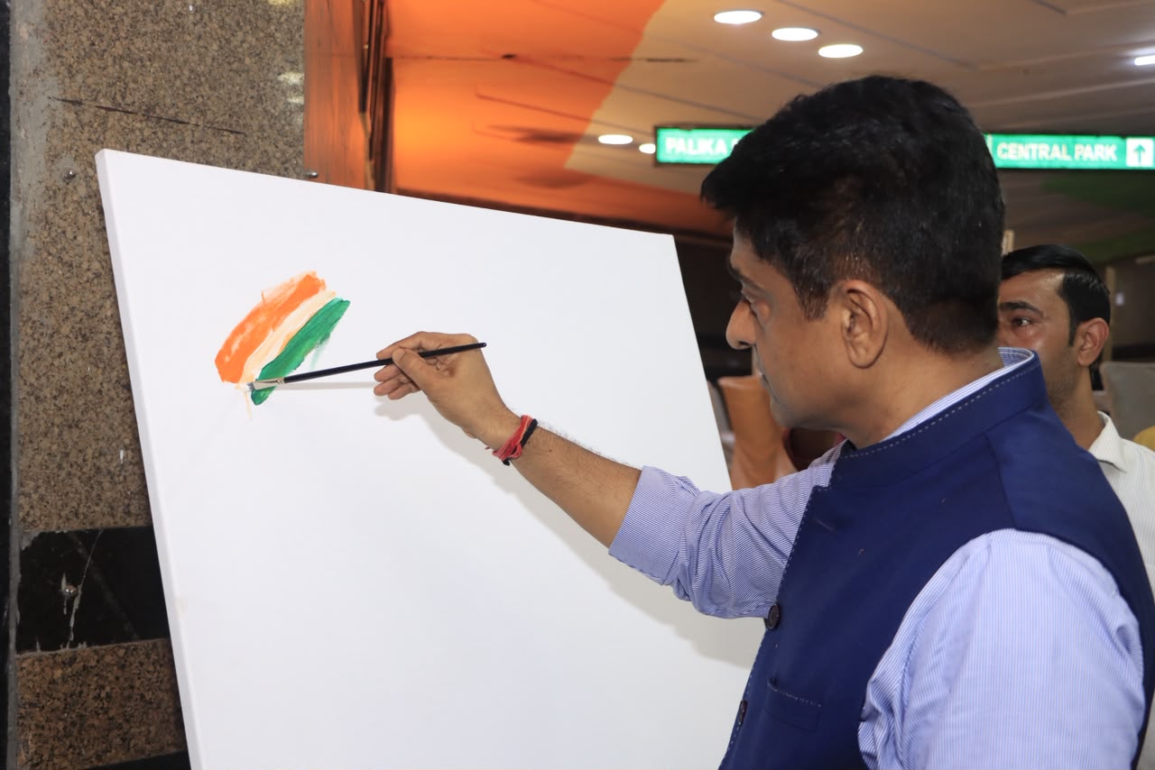 ‘हर घर तिरंगा’ से प्रेरित कला प्रदर्शनी, कनॉट प्लेस के जनपथ सबवे में तिरंगे के रंगों से सजा कला उत्सव, 10 दिवसीय प्रदर्शनी शुरू