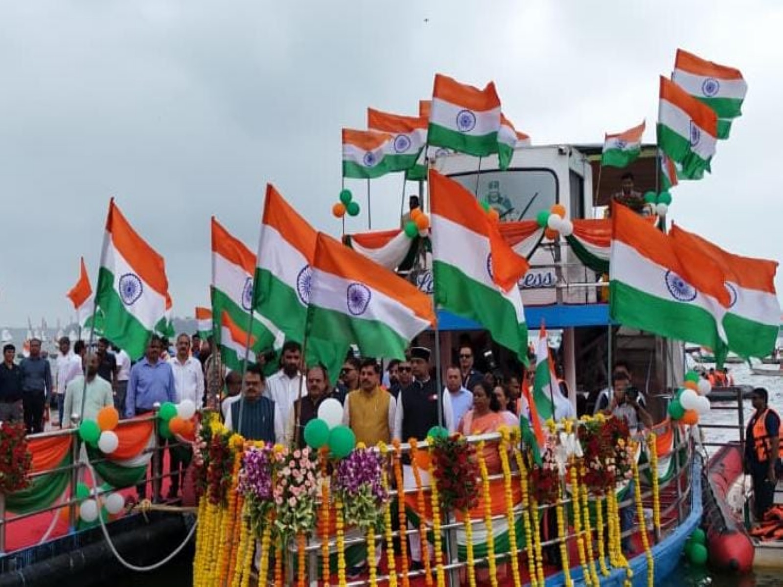 मध्य प्रदेश के मुख्यमंत्री मोहन यादव ने भोपाल की अपर लेक पर ‘तिरंगा बोट यात्रा’ में लिया हिस्सा