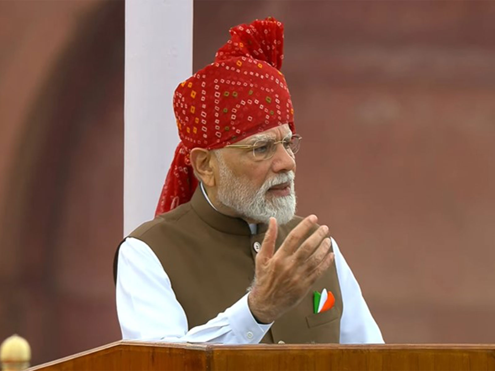 लाल किले की प्राचीर से पीएम मोदी ने कहा-युवाओं को संसाधनों की कमी नहीं होने देंगे