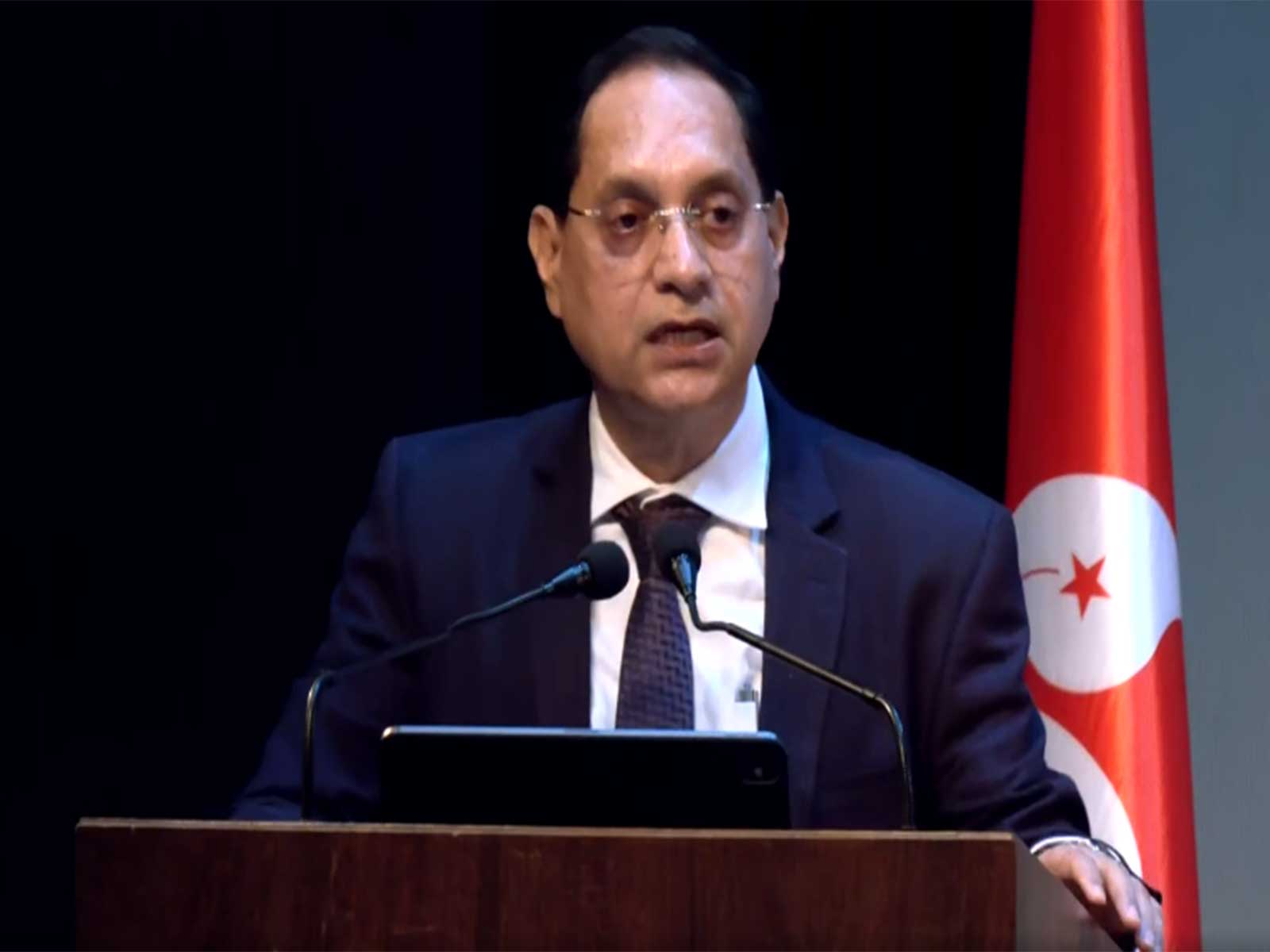 साइबर खतरे हो रहे हैं जटिल, फाइनेंशियल सेक्टर में सहयोग से मजबूत बनाएं सुरक्षा: SEBI चेयरमैन