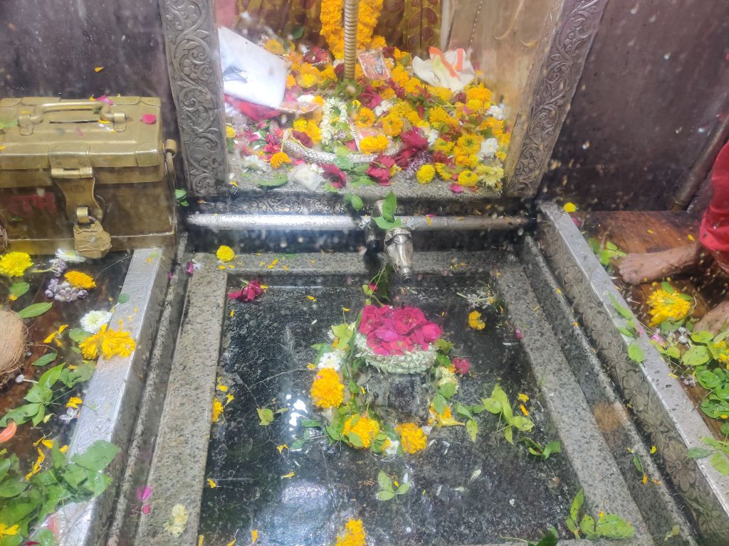 सावन माह में विशेष : ओंकारेश्वर ज्योतिर्लिंग, तीनों लोकों की रोज़ाना परिक्रमा करने के बाद भगवान शिव यहां करते हैं विश्राम