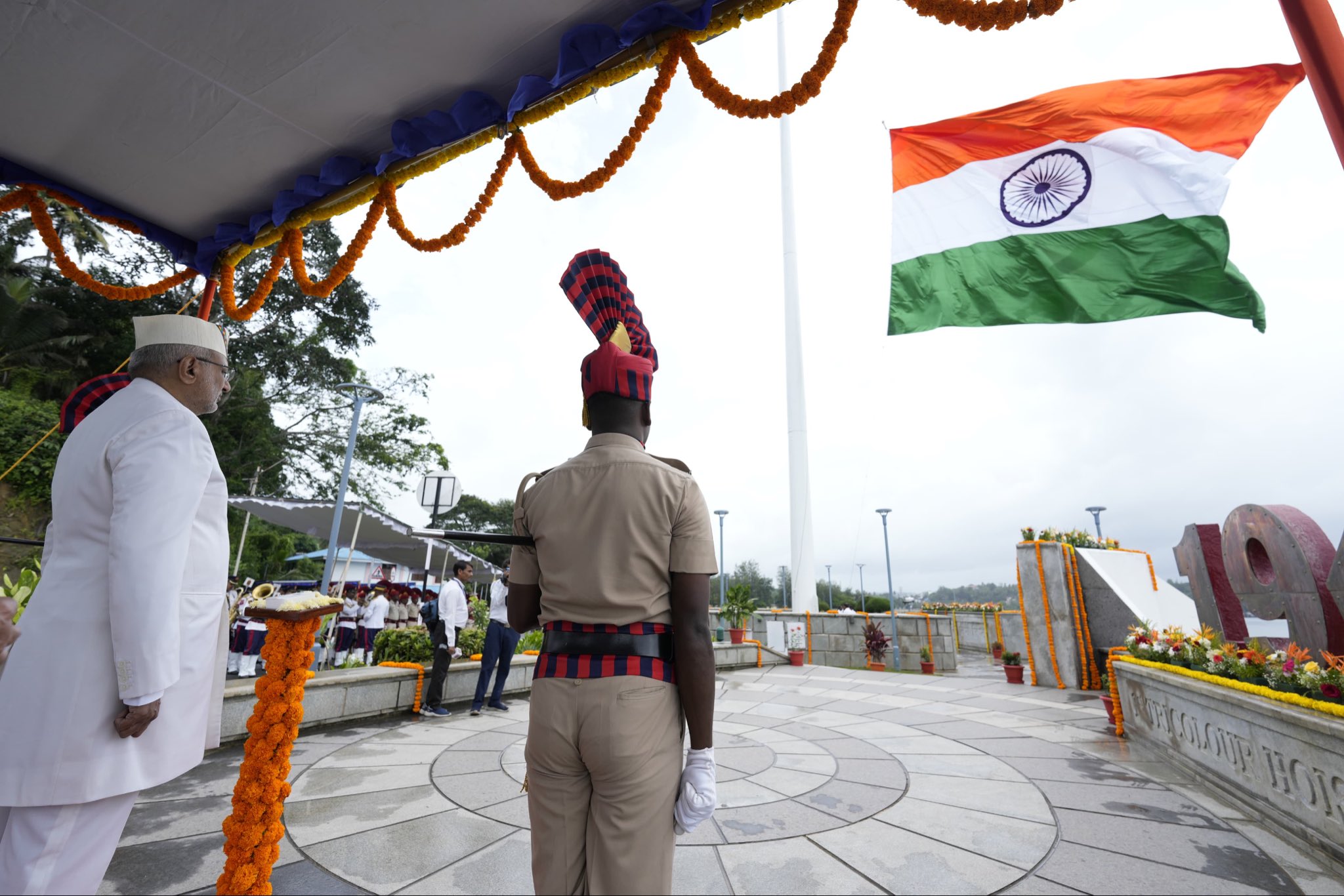 उपराष्ट्रपति राधाकृष्णन ने श्री विजयपुरम में राष्ट्रीय ध्वज फहराकर ‘हर घर तिरंगा अभियान’ शुरू किया