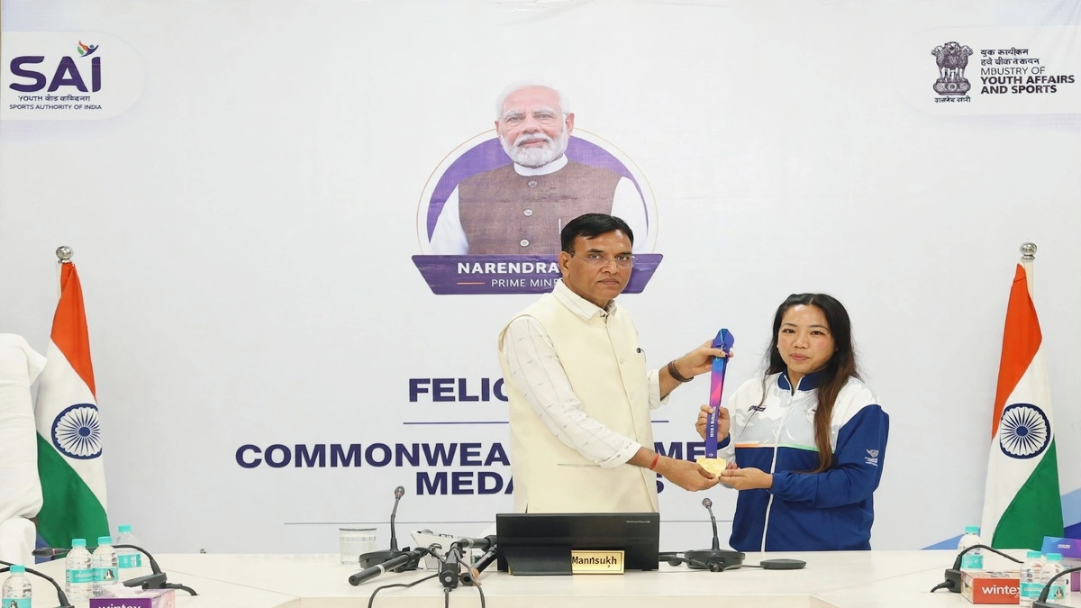 सीडब्ल्यूजी 2026: वेटलिफ्टिंग में भारत के 8 पदक, मांडविया ने खिलाड़ियों को किया सम्मानित