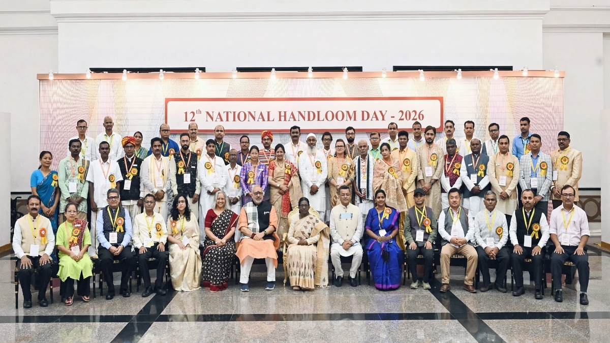 राष्ट्रपति द्रौपदी मुर्मु ने राष्ट्रीय हथकरघा दिवस समारोह में प्रदान किए संत कबीर और राष्ट्रीय हथकरघा पुरस्कार