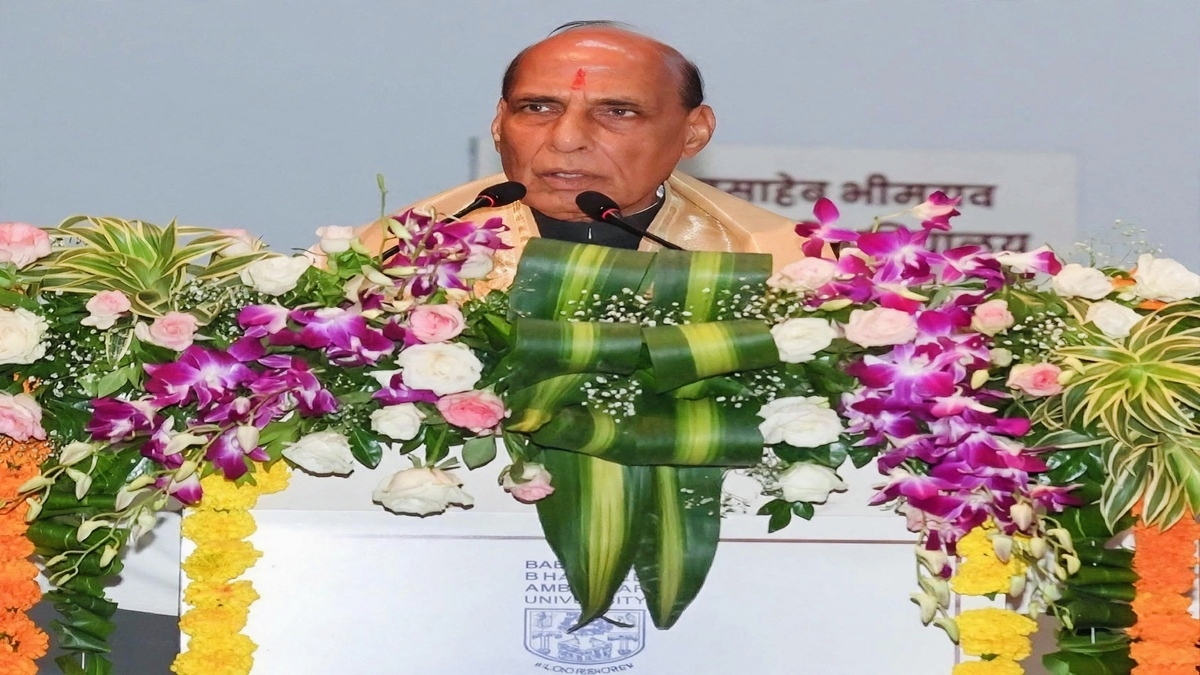 ज्ञान अर्जित करो, संवैधानिक माध्यमों से अन्याय पर सवाल उठाओ और लोकतांत्रिक तरीकों से बदलाव लाओ: राजनाथ सिंह