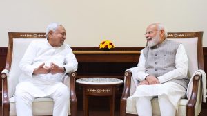 संसद भवन में पीएम मोदी से मिले राज्यसभा सांसद नीतीश कुमार