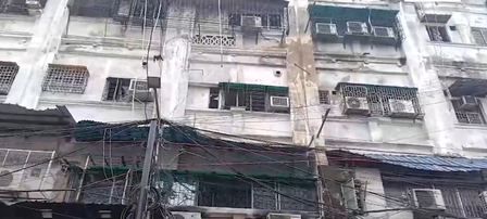 कोलकाता न्यू मार्केट इलाके के एक होटल में आधी रात को लगी भीषण आग