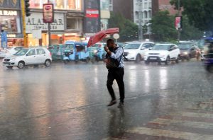Delhi-NCR likely to receive light rain; IMD issues thunderstorm alert in 20 states