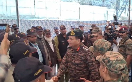 जम्मू-कश्मीर: नियंत्रण रेखा के समीप सैन्य तैयारियों का जायजा लेने पहुंचे सेनाध्यक्ष