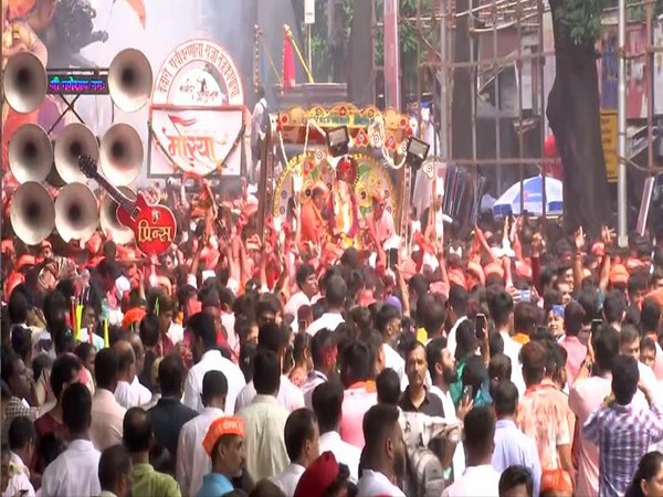 अनंत चतुर्दशी: मुंबई में 24,00 से अधिक पुलिसकर्मी, बीएमसी के 25 कर्मचारी तैनात