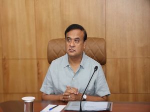 असम के मुख्यमंत्री बिस्वा ने जिला आयुक्तों को औपनिवेशिक मानसिकता छोड़ने का निर्देश दिया