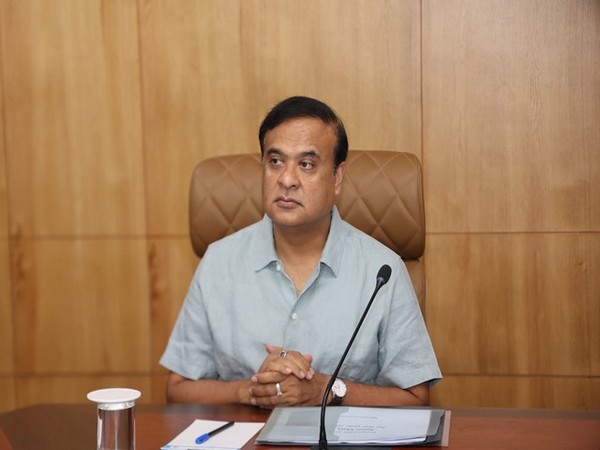 असम के मुख्यमंत्री बिस्वा ने जिला आयुक्तों को औपनिवेशिक मानसिकता छोड़ने का निर्देश दिया
