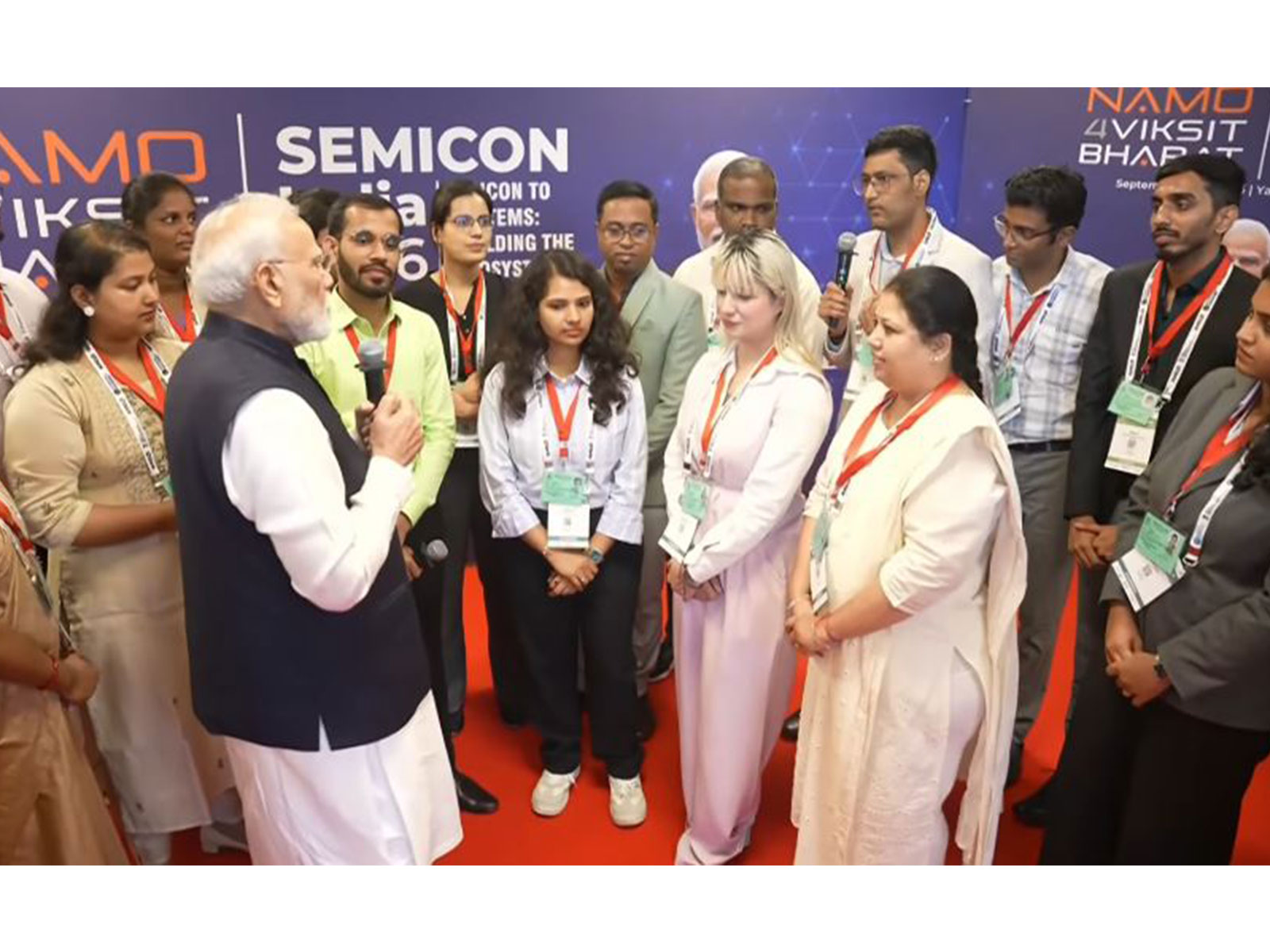 पीएम मोदी ने SEMICON India 2026 प्रदर्शनी का दौरा किया, प्रतिभागियों से की बातचीत