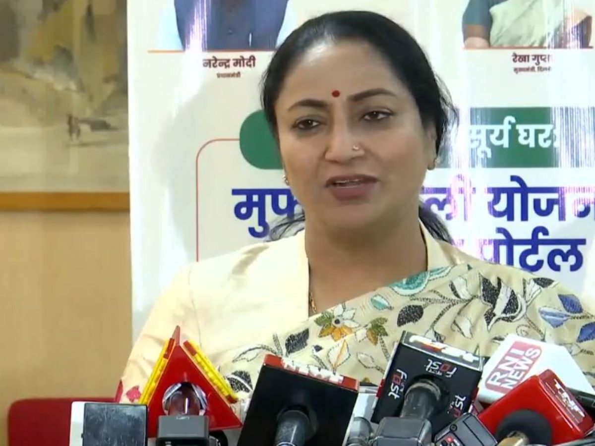 दिल्ली सरकार 2.25 लाख घरों में लगाएगी मुफ्त सोलर पैनल, मुख्यमंत्री रेखा गुप्ता ने पोर्टल किया लॉन्च 