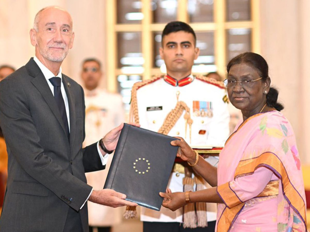 भारत-यूरोप संबंधों में नया अध्याय: EU राजदूत जीन-एरिक पैकेट ने राष्ट्रपति मुर्मु को सौंपा परिचय पत्र