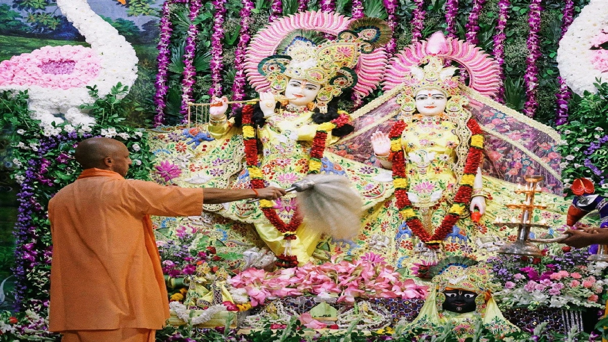 मथुरा में सीएम योगी का ऐलान- भावनाओं के अनुरूप विकसित होगा पूरा ब्रज क्षेत्र