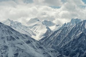 हिमालय दिवस: हिमालय की रक्षा करना धर्म की रक्षा करने के समान, इसके संरक्षण के प्रति जनभागीदारी को बढ़ावा जरूरी