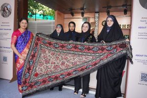 ईरान के राष्ट्रपति पेजेश्कियन की बेटी जहरा पहुंची ब्रिक्स बाजार, भारतीय शिल्प कला में दिखाई रुचि