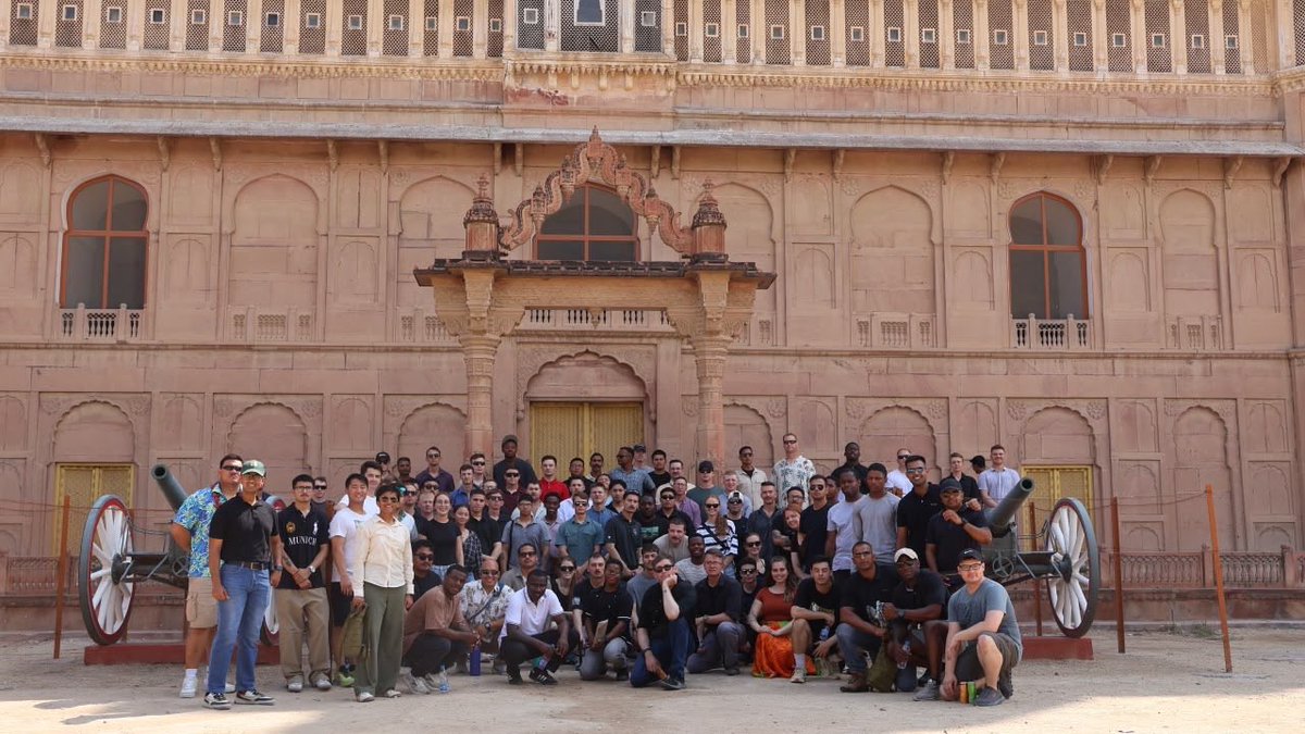 बद्रीनाथ मंदिर पहुंचे अमेरिकी सैनिक, देखा भारत का सांस्कृतिक वैभव