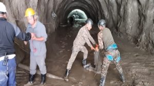 नेपाल में भारत का राहत अभियान जारी, चिलिमे टनल से पानी-कीचड़ निकालने में जुटी तकनीकी टीम