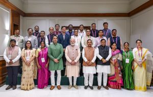 प्रधानमंत्री मोदी ने राष्ट्रीय शिक्षक पुरस्कार विजेताओं से की बातचीत, कहा- हमें किताबों और सिलेबस से बाहर निकलकर बच्चों की जिंदगी में झांकना होगा