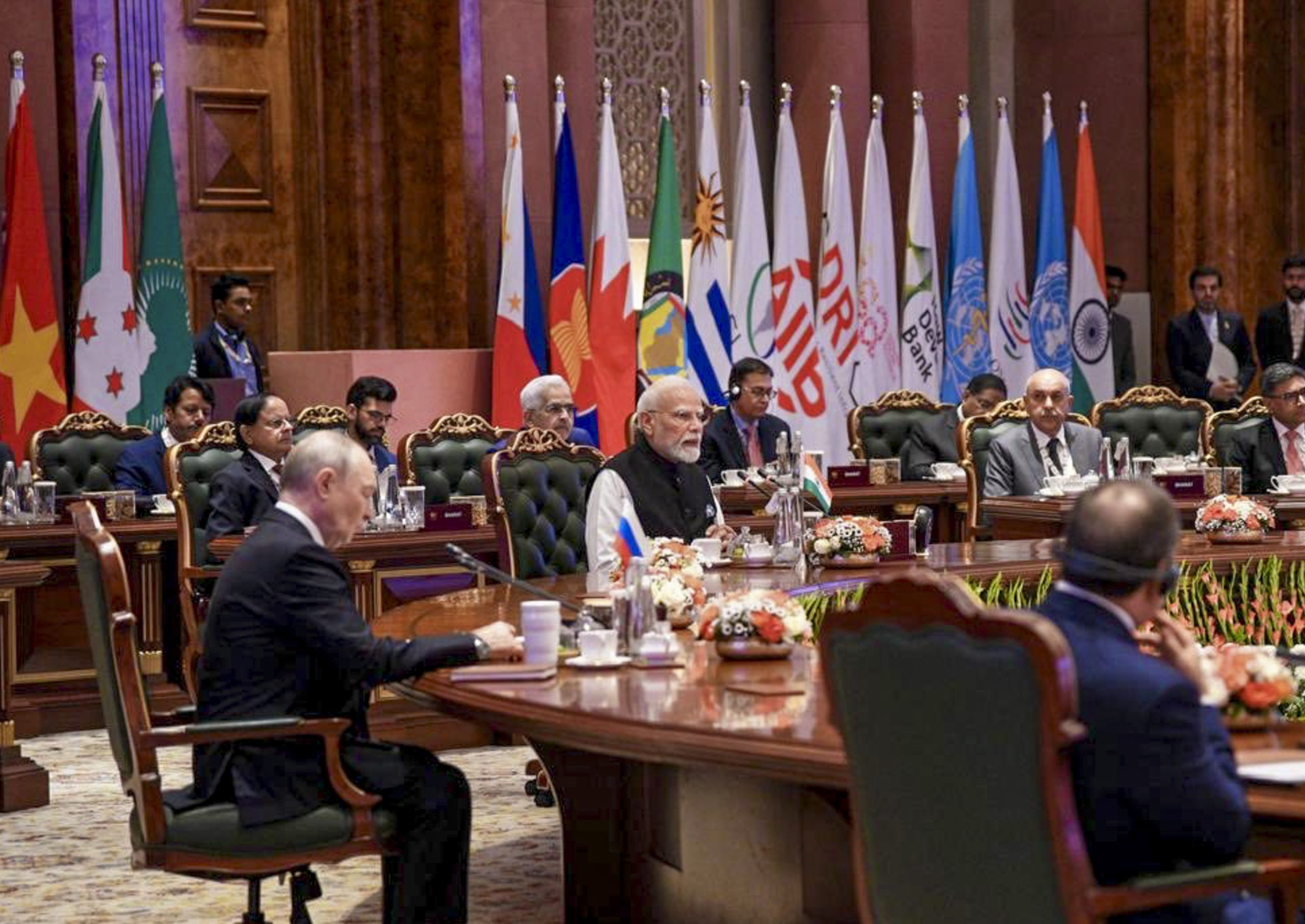 भारत मंडपम में पीएम मोदी ने दिया ब्रिक्स गाला डिनर, भारतीय जायकों से सजे मेन्यू ने जीता दिल
