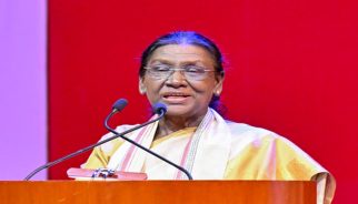 एशियन गेम्स में भारतीय खिलाड़ियों का जलवा, राष्ट्रपति मुर्मु ने कुमकुम, प्रणवी और नीरज को दी बधाई