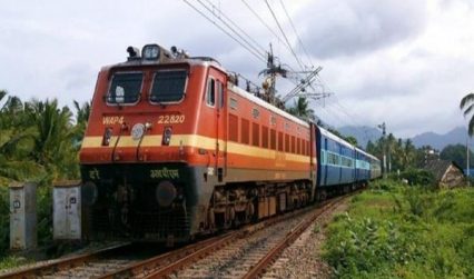 भारतीय रेलवे ने वीरांगना लक्ष्मीबाई झांसी-आगरा कैंट एक्सप्रेस को मथुरा स्टेशन तक विस्तारित करने की मंजूरी दी