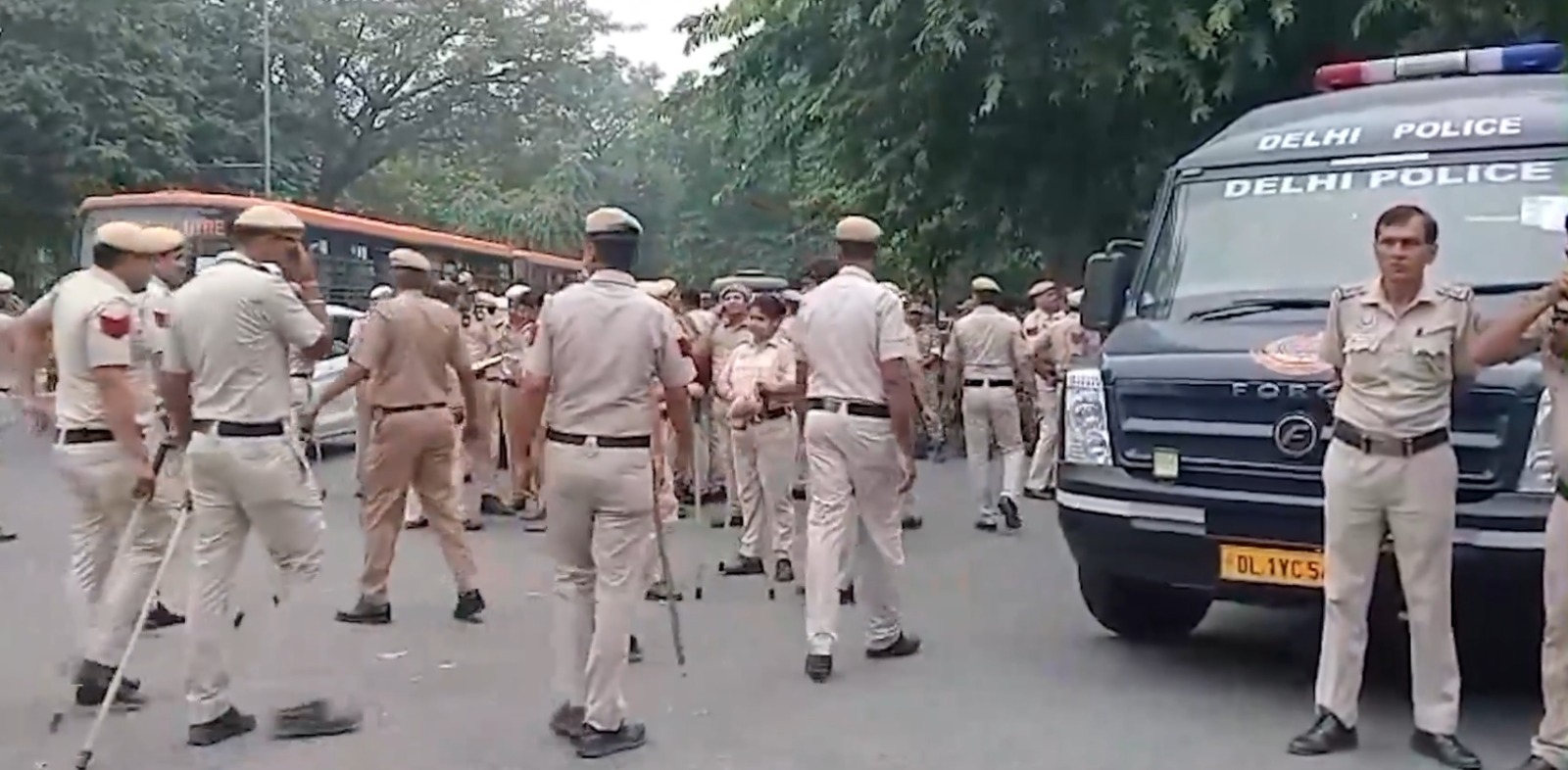 दिल्ली में सीजेपी के प्रदर्शन से पहले सुरक्षा के कड़े इंतजाम, 45 मेट्रो स्टेशन बंद, कई इलाके छावनी में तब्दील
