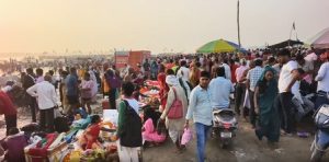 पितृ पक्ष की अमावस्या पर उमड़ी श्रद्धालुओं की भीड़, नदियों के घाटों पर किया तर्पण