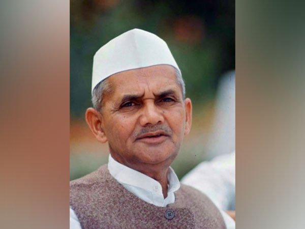 ‘लाल बहादुर शास्त्री बाहर से विनम्र और भीतर से चट्टान की तरह दृढ़ निश्चयी थे’, जयंती पर प्रधानमंत्री मोदी ने दी श्रद्धांजलि
