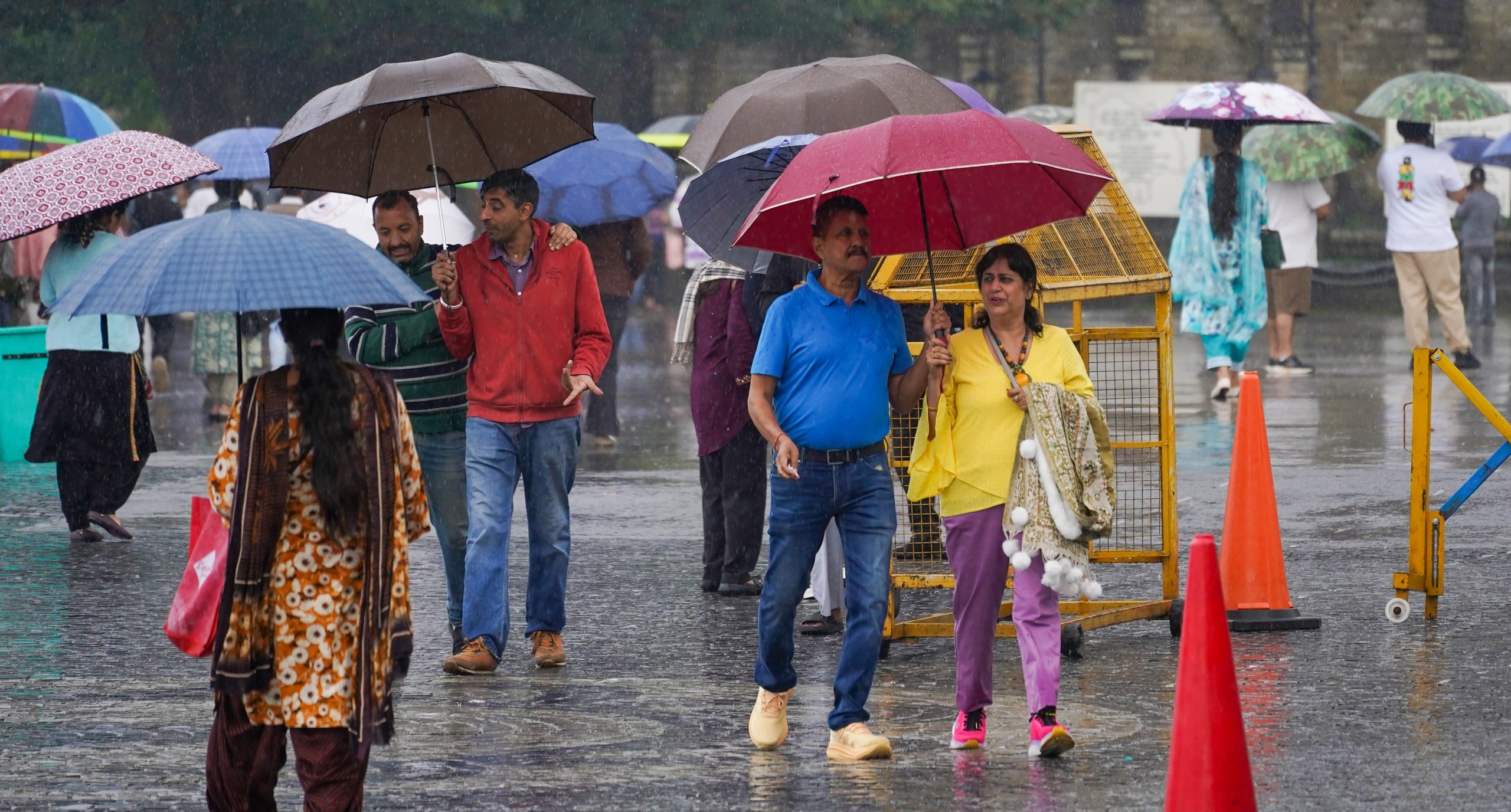 Delhi-NCR likely to witness light rain, strong winds