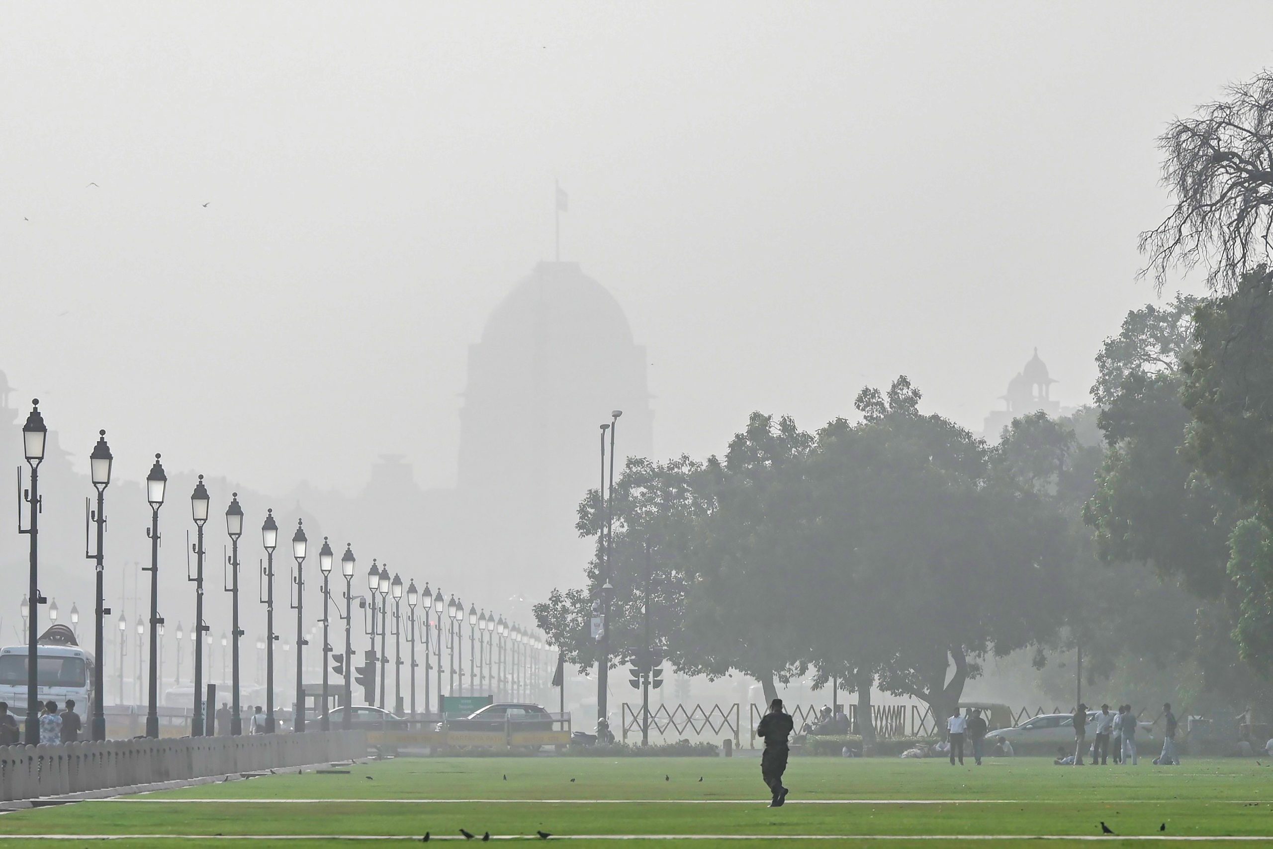 Weather Update: दिल्ली-एनसीआर में फिर से बारिश के आसार, ठंडक देने लगी है दस्तक