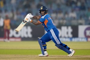 1st T20I: Deepti, Niki knocks rescue India from 19/4, beat Zimbabwe by four wickets