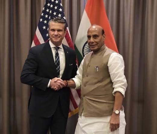 भारत-अमेरिका रक्षा साझेदारी को नई गति, रक्षा मंत्री राजनाथ सिंह और अमेरिकी रक्षा मंत्री पीट हेगसेथ की अहम बैठक
