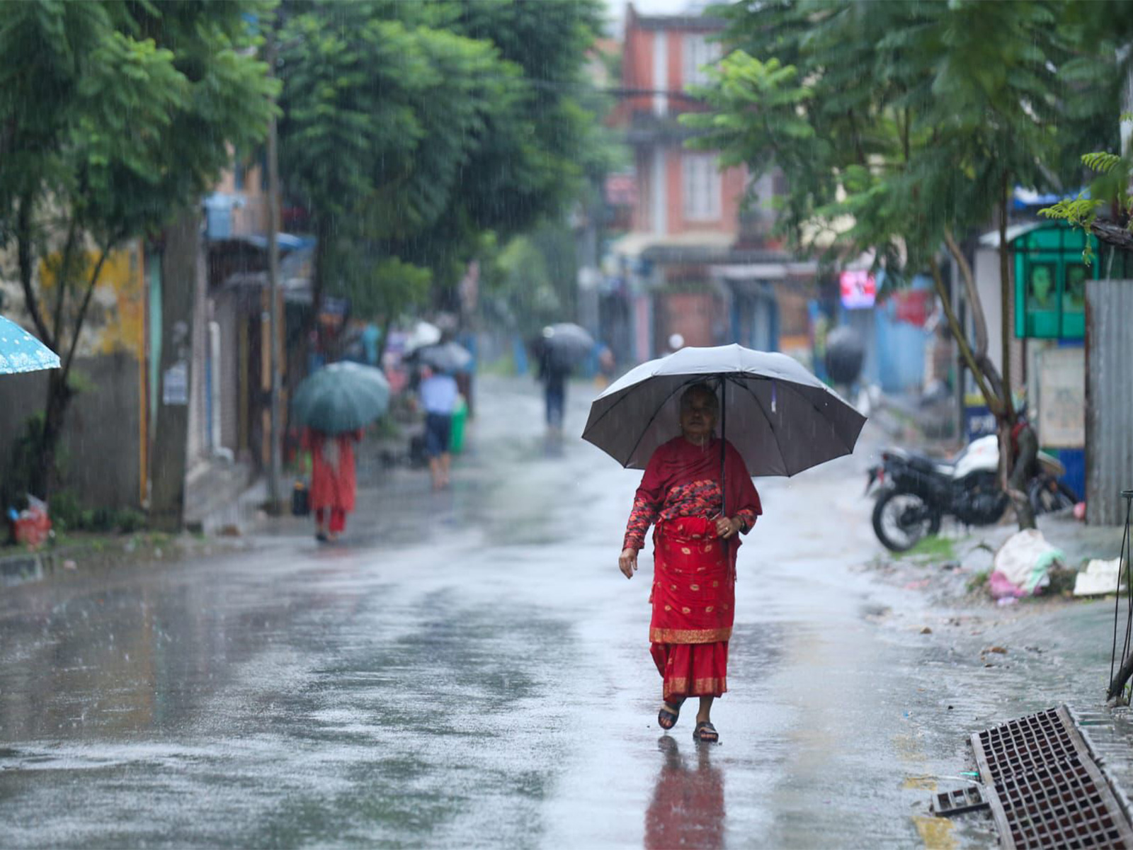 नेपाल के कुछ हिस्सों में भारी बारिश, पश्चिमी जिलों में अचानक बाढ़ आने का खतरा