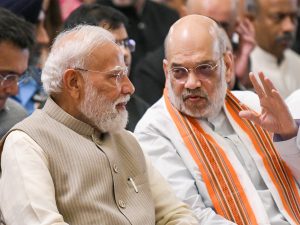 गृह मंत्री अमित शाह ने पीएम मोदी को दी बधाई, कहा- ’25 साल में बदली शासन की परिभाषा, पॉलिटिक्स ऑफ परफॉर्मेंस का आदर्श स्थापित’