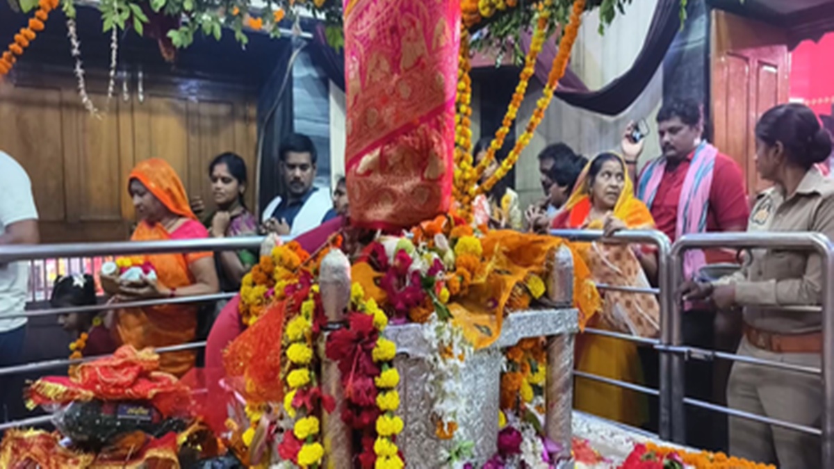 मां अलोपशंकरी के दरबार में उमड़ा आस्था का सैलाब, मंगला आरती के बाद शुरू हुआ दर्शन-पूजन