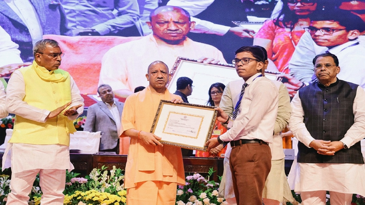 2017 से पहले छात्रवृत्ति में भी होती थी सेंधमारी, अब डीबीटी से सीधे खाते में पहुंच रहा पैसा: सीएम योगी