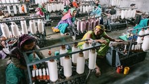 खादी और ग्रामोद्योग से मजबूत हो रही ग्रामीण अर्थव्यवस्था, महिला सशक्तिकरण को मिल रहा बढ़ावा