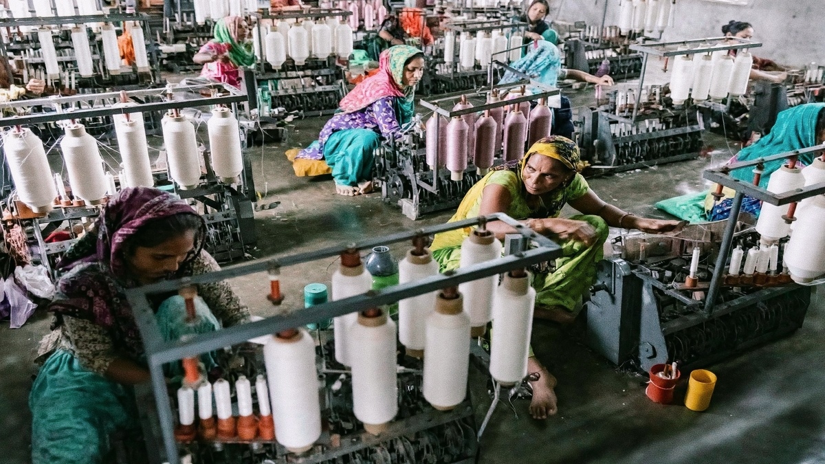 खादी और ग्रामोद्योग से मजबूत हो रही ग्रामीण अर्थव्यवस्था, महिला सशक्तिकरण को मिल रहा बढ़ावा