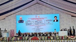 चेन्नई पहुंचे पीएम मोदी, सीएम विजय और राज्यपाल आर्लेकर ने किया स्वागत