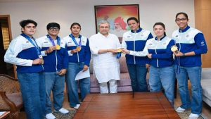 रेल मंत्री अश्विनी वैष्णव ने एशियाई खेलों की स्वर्ण पदक विजेता महिला कबड्डी टीम से की मुलाकात