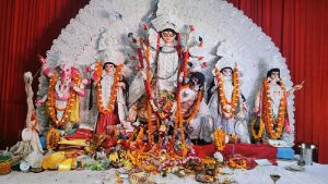 कहीं दुर्गोत्सव तो कहीं गरबा, मां शक्ति की आराधना के अलग-अलग रंग