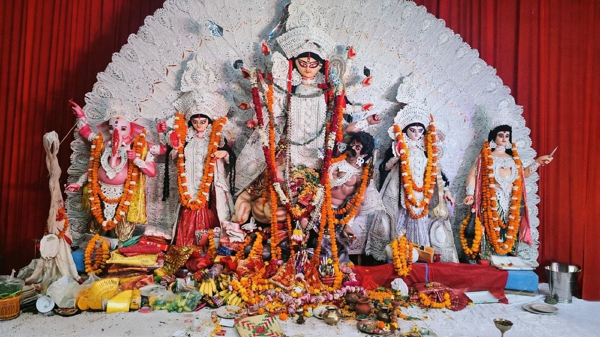 कहीं दुर्गोत्सव तो कहीं गरबा, मां शक्ति की आराधना के अलग-अलग रंग